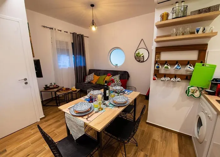 Lemon Garden Stylish Private كالاماتا