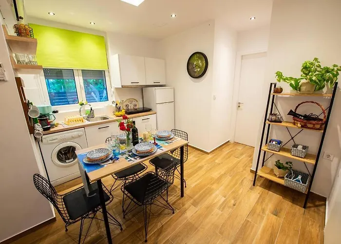 Lemon Garden Stylish Private Appartement Kalamata